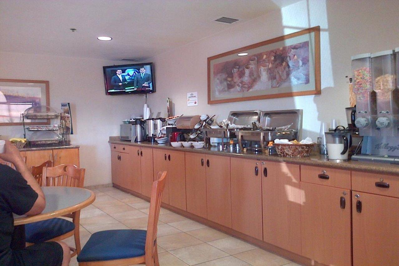 Microtel Inn & Suites By Wyndham Chihuahua Eksteriør bilde