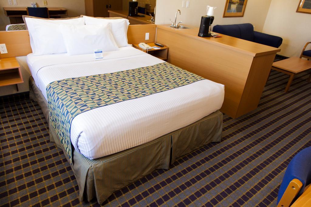 Microtel Inn & Suites By Wyndham Chihuahua Eksteriør bilde